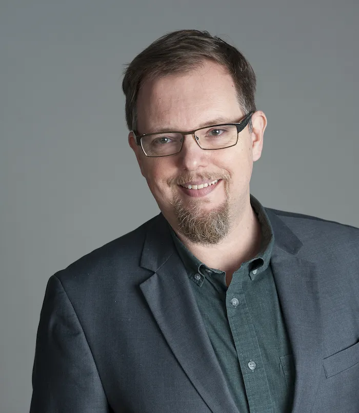 Headshot of Lars Hinrich.