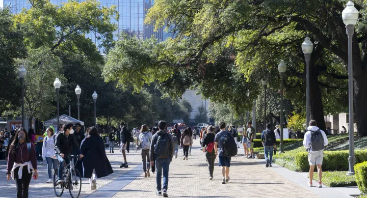 Speedway Mall students walking between classes 2021